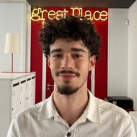 https://6465153.fs1.hubspotusercontent-eu1.net/hubfs/6465153/Website%202024/Equipe/SimonVF.webp