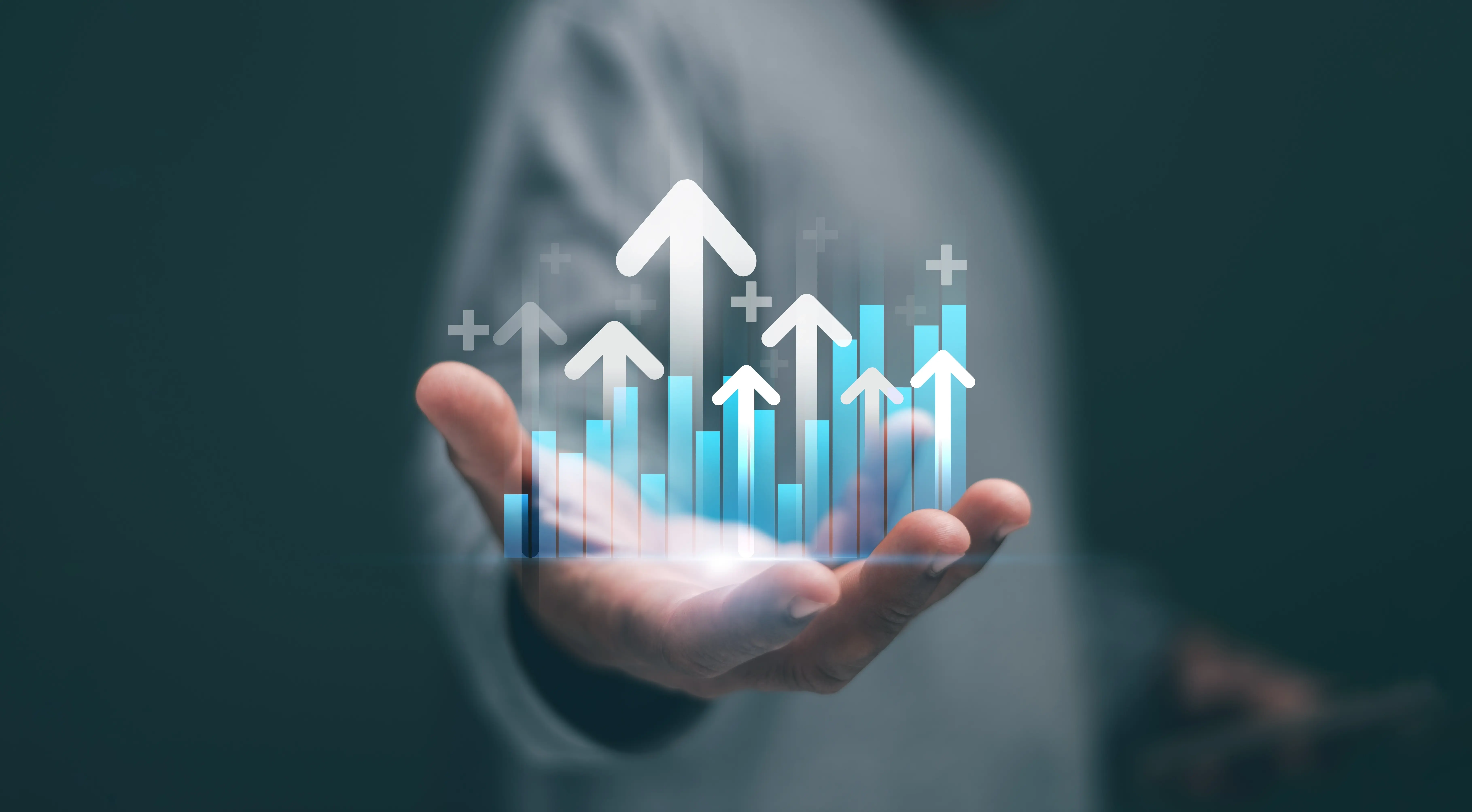 Main avec des flèches qui partent vers le haut