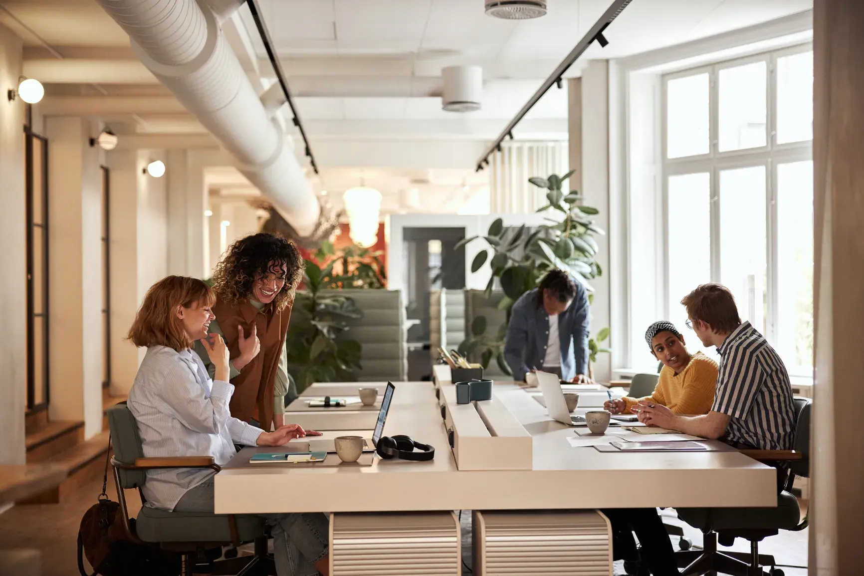 https://6465153.fs1.hubspotusercontent-eu1.net/hubfs/6465153/Website%202024/Blogs/collaborateurs%20travaillant%20ensemble.webp